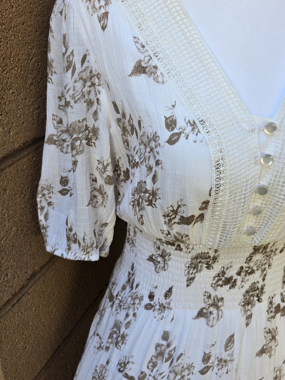 J Gee Vintage-Inspired Cream Floral Maxi Dress - Picture 2 of 9